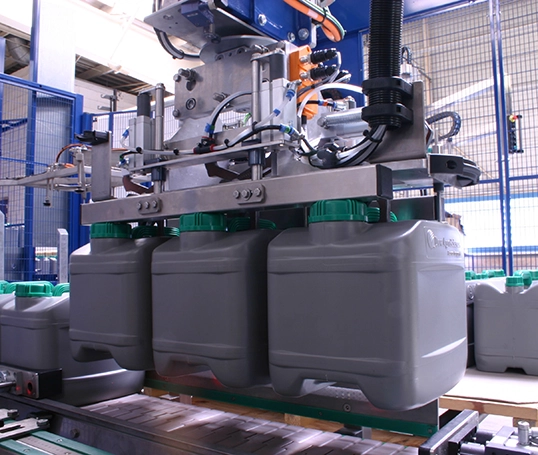 palletizing equipment for jerrycans