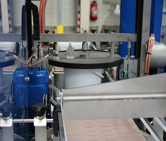 Lid Press auto machine