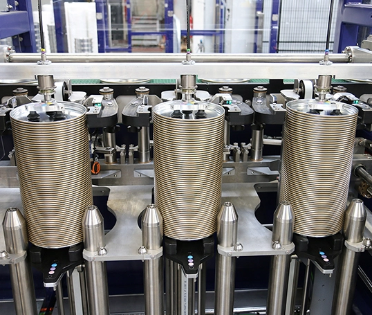 Lid denesting from the top