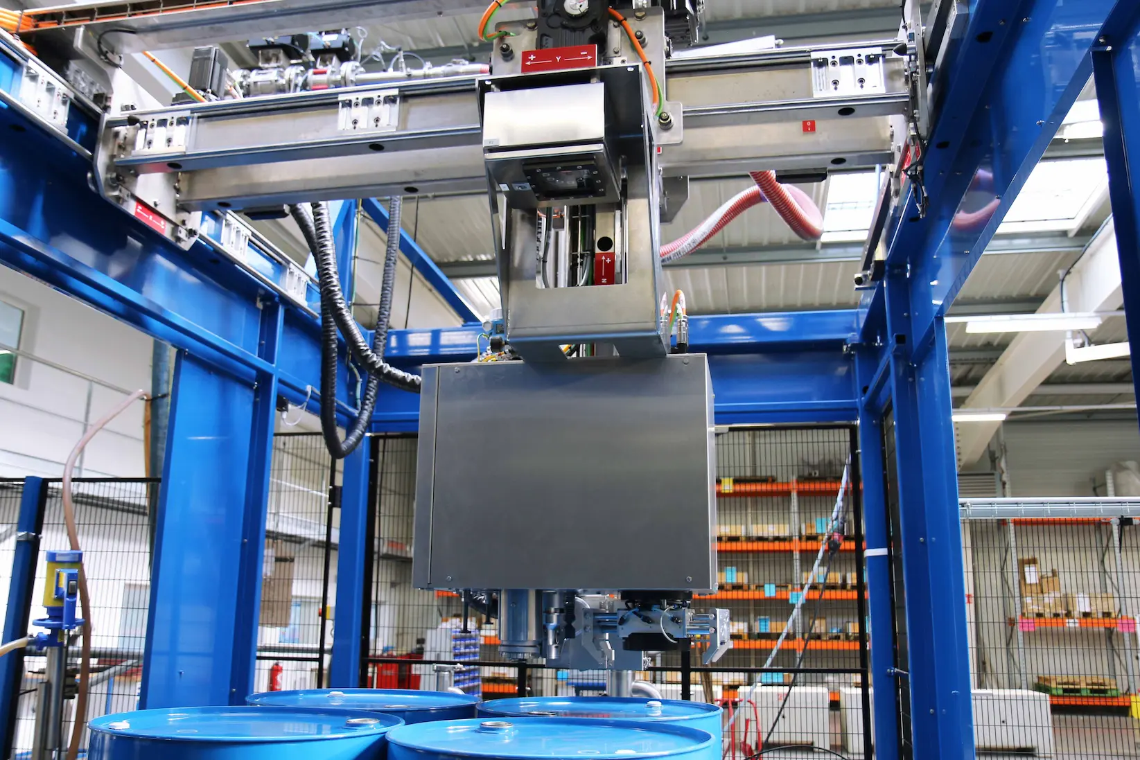 automatic and linear robotic tote filling station