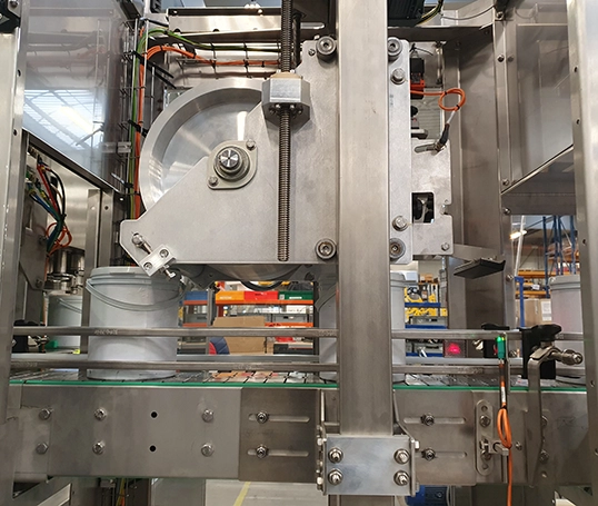 lid closing machine top roller