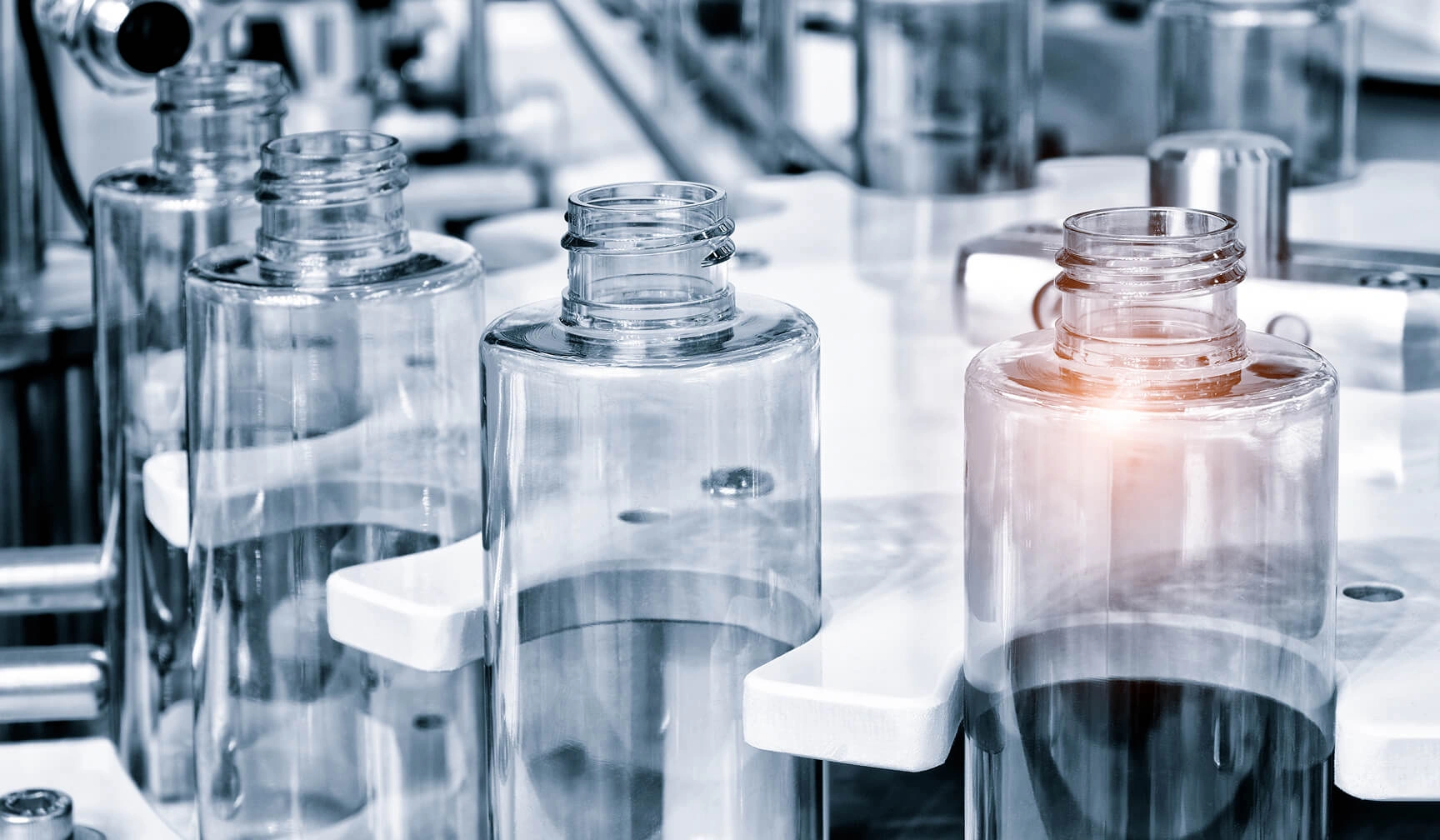 PACK'R Machines working with bottles