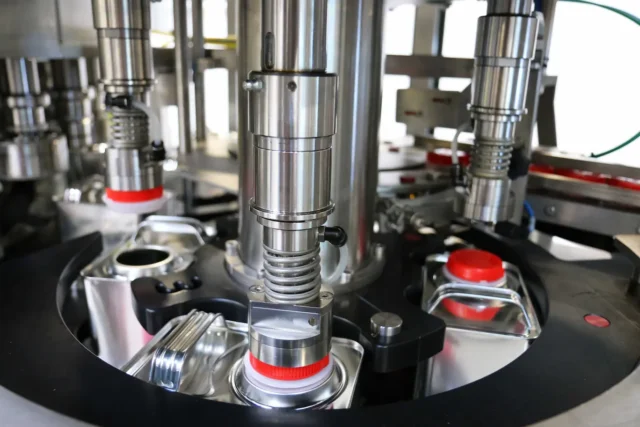 Capping system for cans